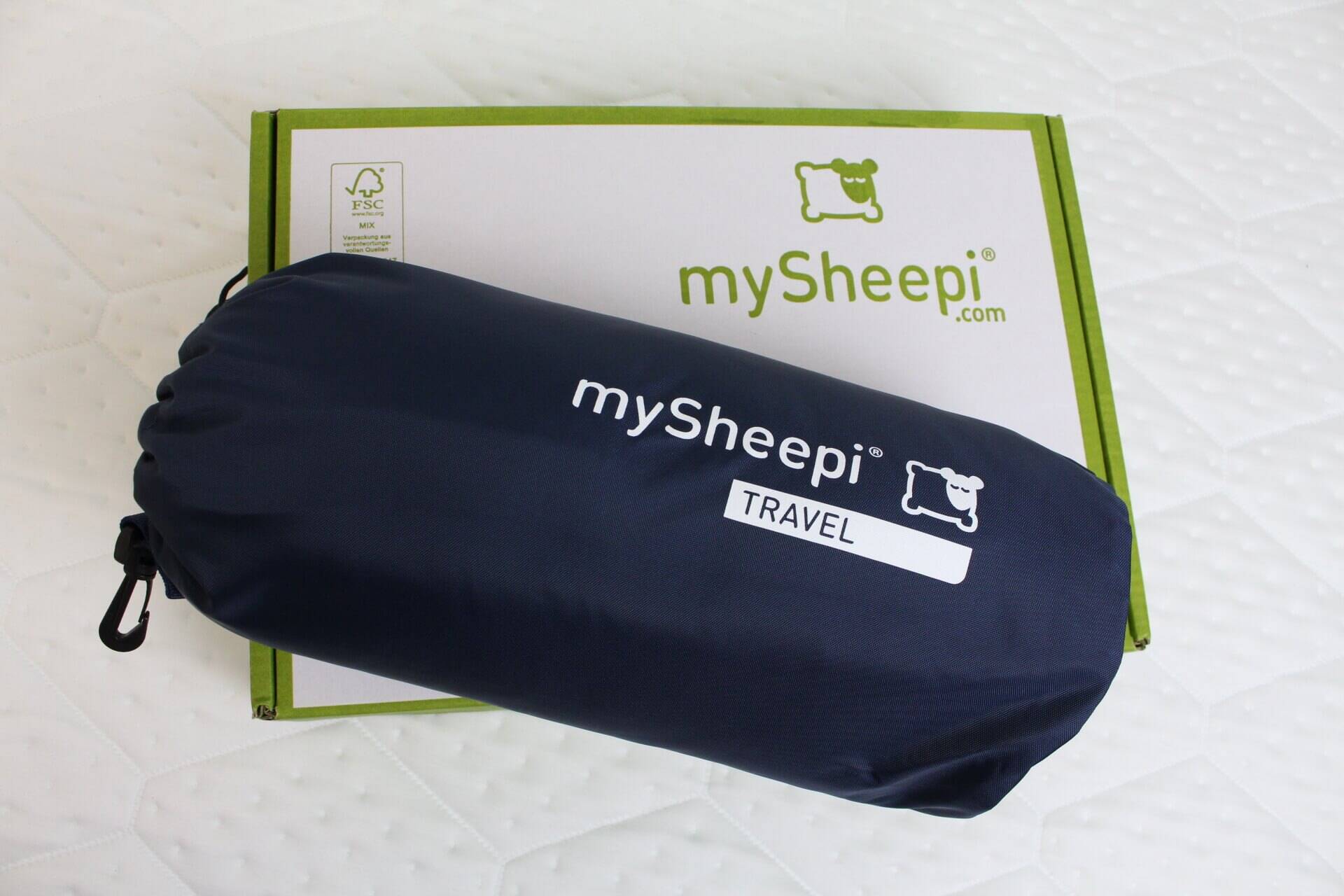 Verpackung des mySheepi Travel Kissens.